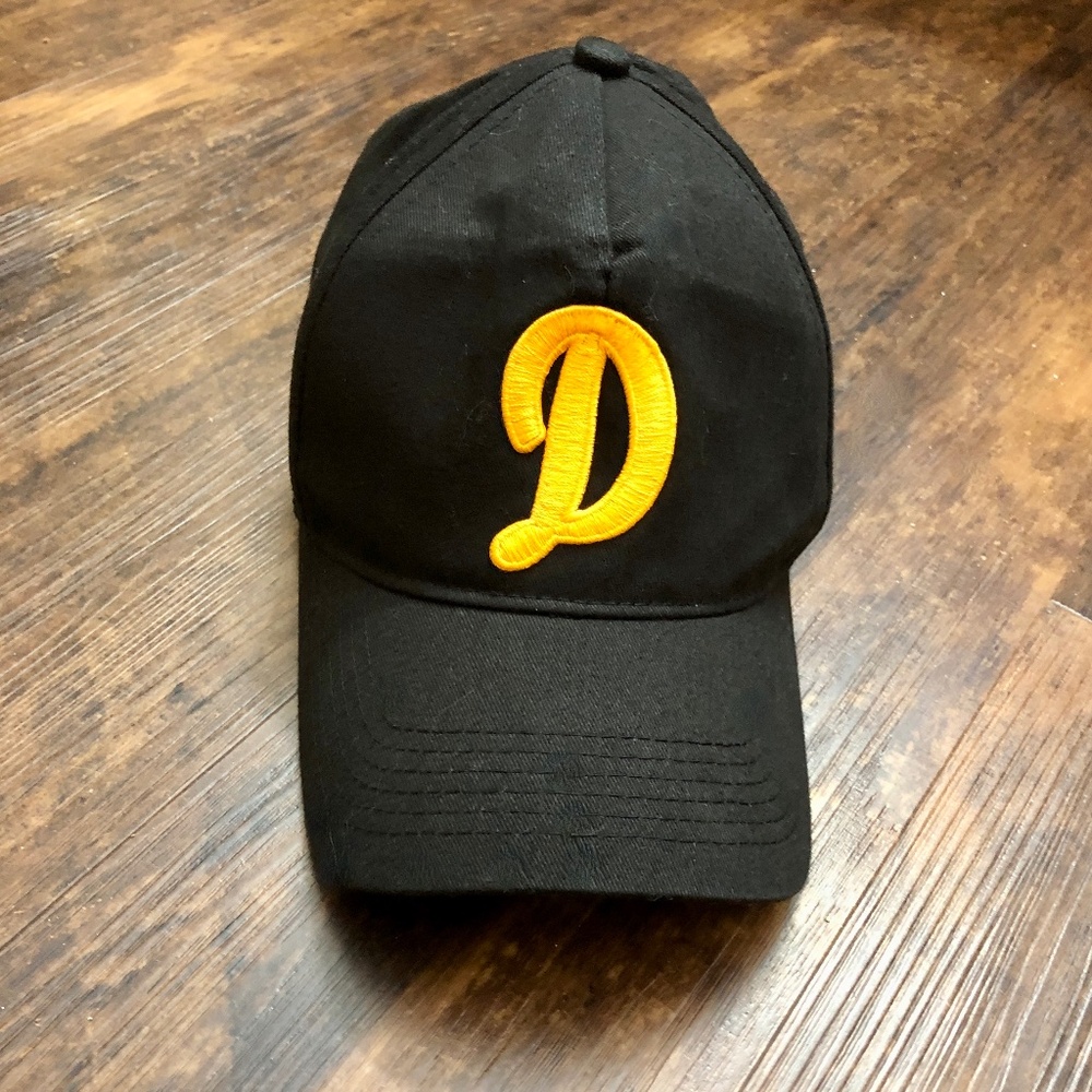 baseball cap, one size, black with bright yellow embroidered D, adjustable